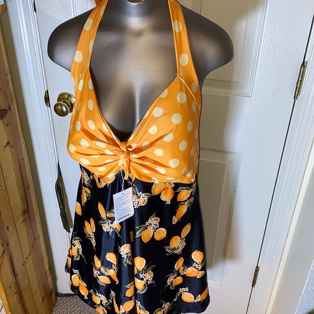 Plus size v Cocoship  1 ps bathing size 22 NWT